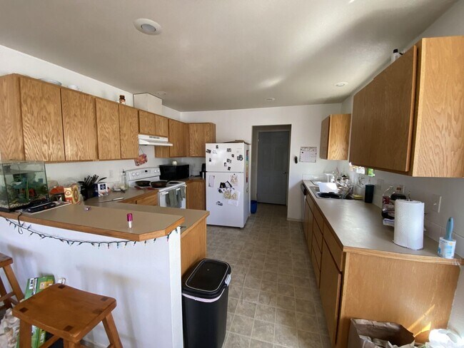 Building Photo - Garfield St Duplex