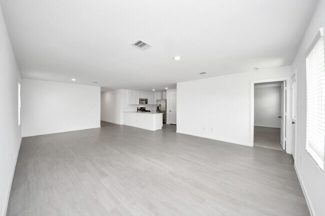 Building Photo - 105 Nicholas Rd