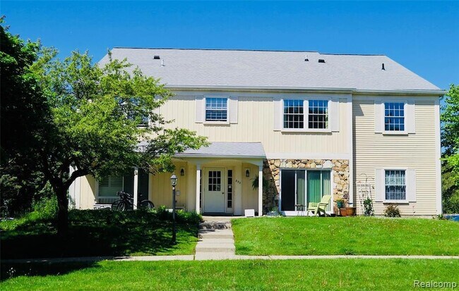 Primary Photo - 832 Bloomfield Village Blvd