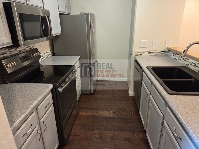 Building Photo - Check out this adorable 2.0 bedroom, 2.5 b...