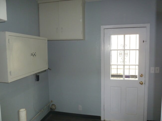 Building Photo - Charming Ranch, 3 bedrooms 2 baths