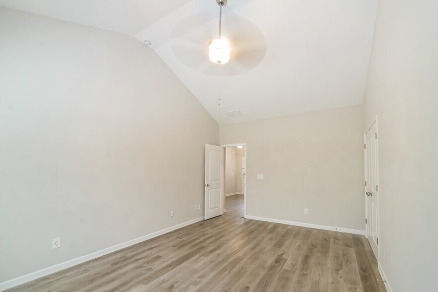 Building Photo - 309 Spruce Creek Ln