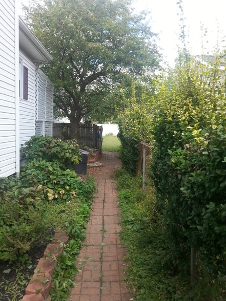 Sidewalk to Apartment - 619 Maryland Ave