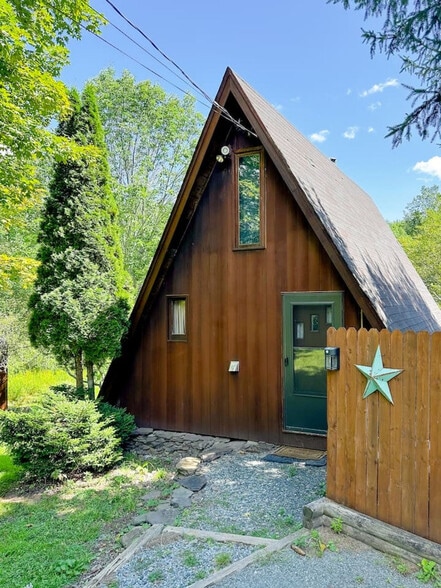 Building Photo - 614 Sanford Hollow Rd