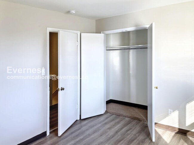 Building Photo - 1512 11th Ave N