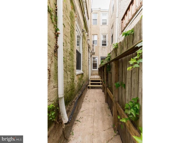 Building Photo - 2215 Fitzwater St