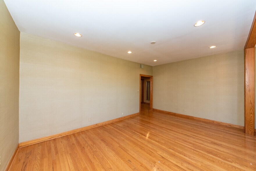 Building Photo - 3415 N Elaine Pl