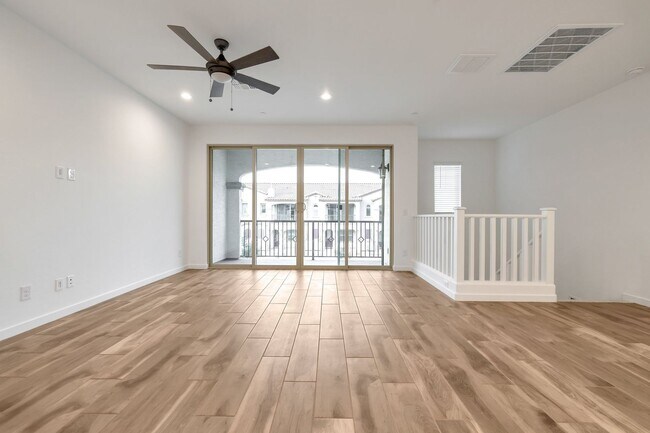Building Photo - Like New luxurious townhome with 2 Master ...