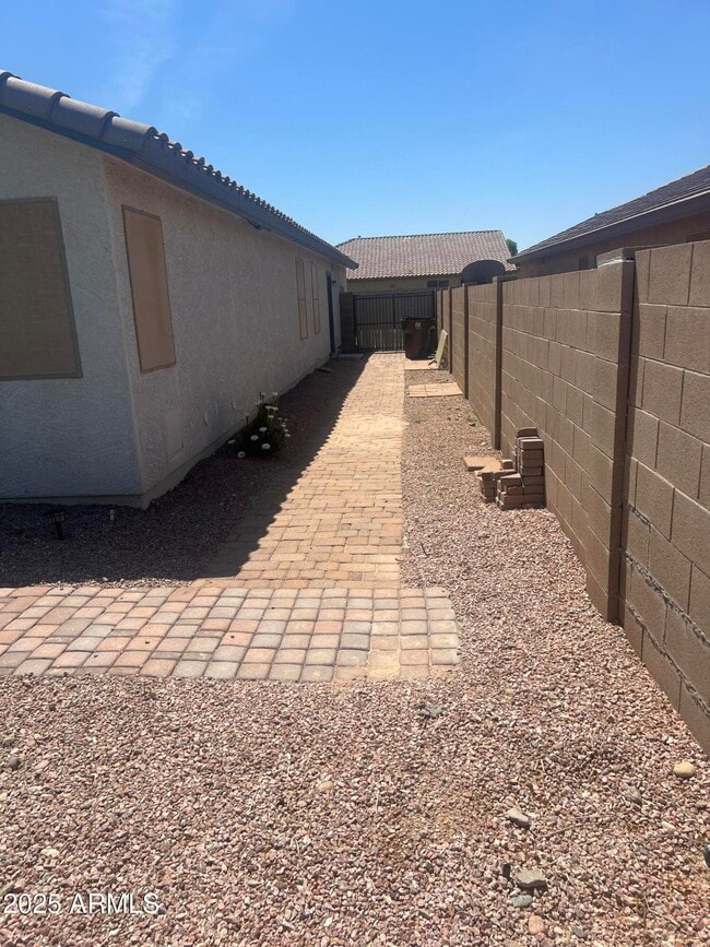Building Photo - 35282 N Shorthorn Trail