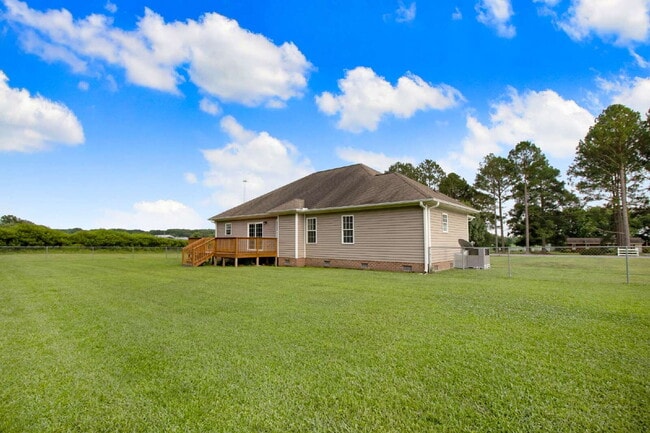 Building Photo - ADORABLE 3 BR | 2 BA Home in Goldsboro *Lawn Care Included!*