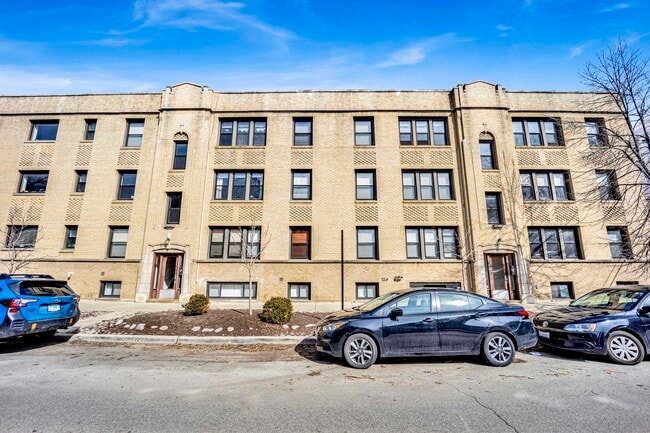 Building Photo - 1156 W Cornelia Ave