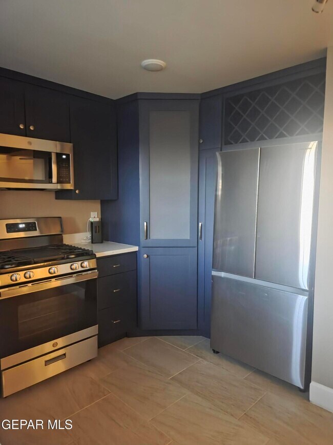 Building Photo - 15000 Ashford St