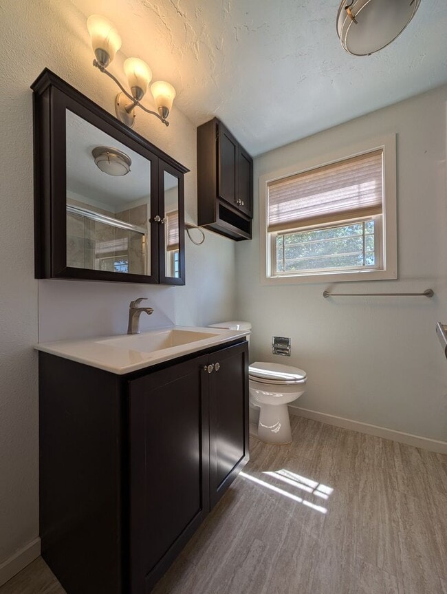Building Photo - Nice 4-Bedroom, 2-Bath Home Located In Wes...