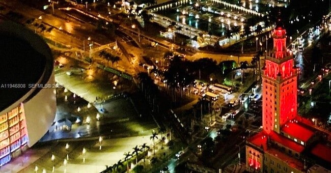 Building Photo - 851 NE 1st Ave