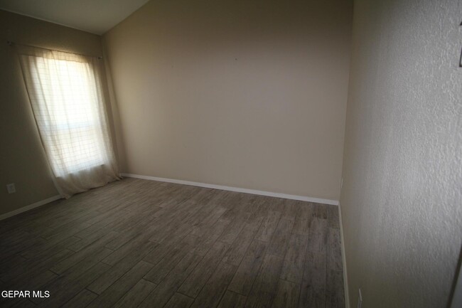 Building Photo - 351 Duanesburg St
