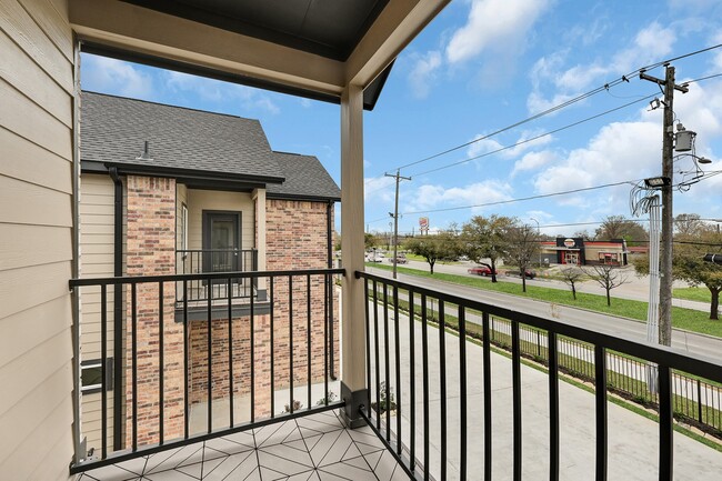 Building Photo - 4677 Bellfort Ave