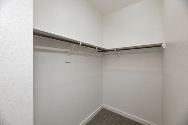 Building Photo - AVAILABLE NOW! GORGEOUS 2 BEDROOM FOUR PLEX LOCATED IN MIDLOTHIAN ISD!