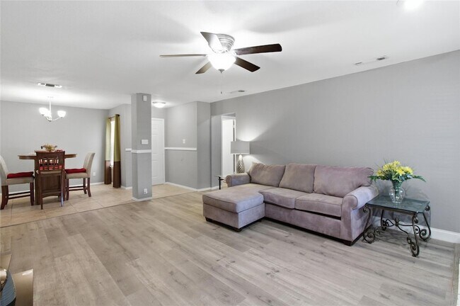 Building Photo - 2410 Buttercup Cir