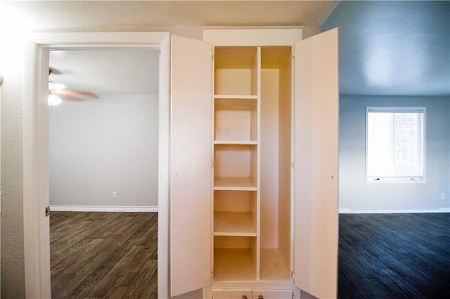 Building Photo - 2506 Manor Cir