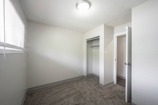 Building Photo - "Charming 3-Bed, 2-Bath Retreat in Indiana...