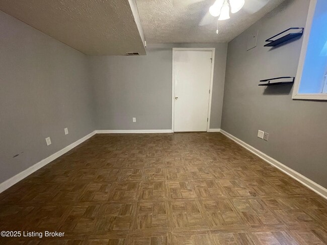 Building Photo - 4023 Tanglewood Dr