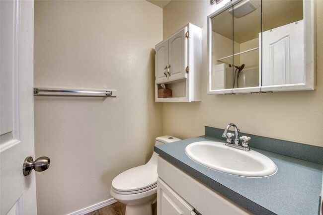 Building Photo - Spacious 4 bed/ 3 bath Hamilton Home