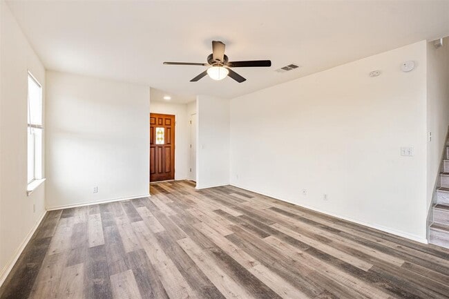 Building Photo - 104 Pond Way