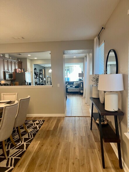 Building Photo - 700 Briar View Dr