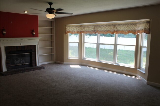 Building Photo - 5 Bluefield Ct