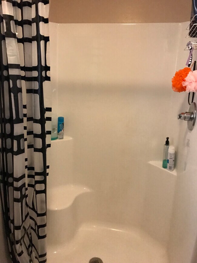 Building Photo - 908 W Mill St