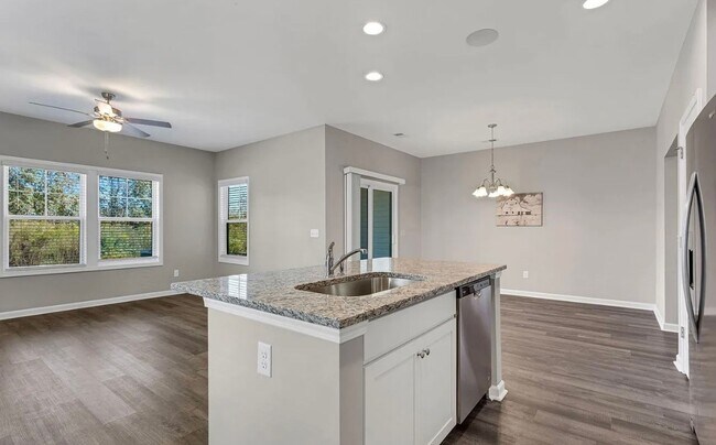 Building Photo - Stunning 3/2.5 Townhome Available Now!