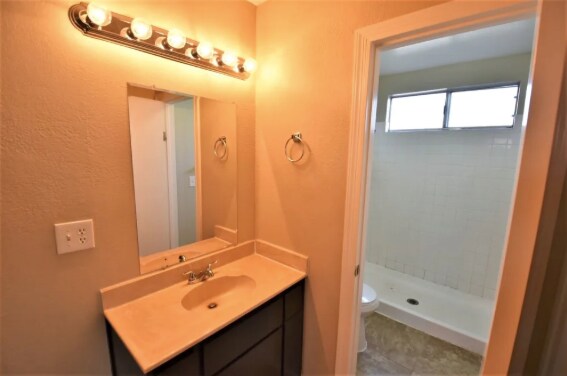 Building Photo - 922 Cypress St