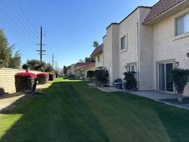 Building Photo - 2-Story, 2-Bedroom, Furnished/Unfurnished Condo For Rent