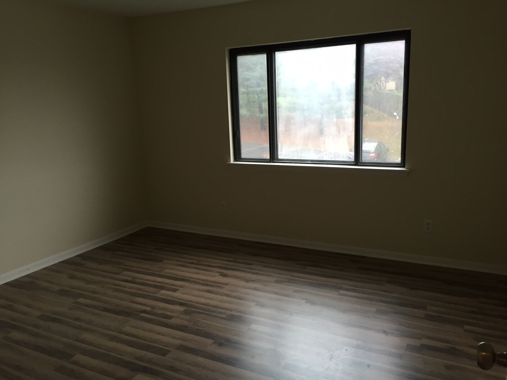 Building Photo - 42 Maple St