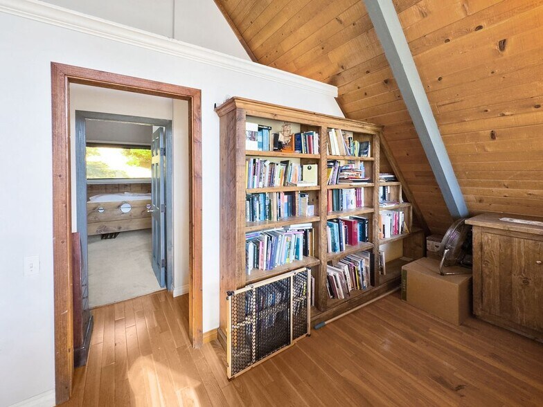 Building Photo - 22012 Topanga School Rd
