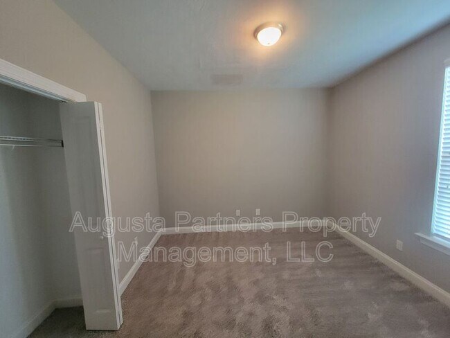 Building Photo - 1733 Ethan Way