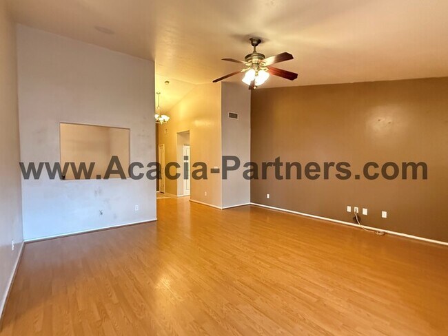 Building Photo - Beautiful 4-Bedroom Home in Rita Ranch ? H...