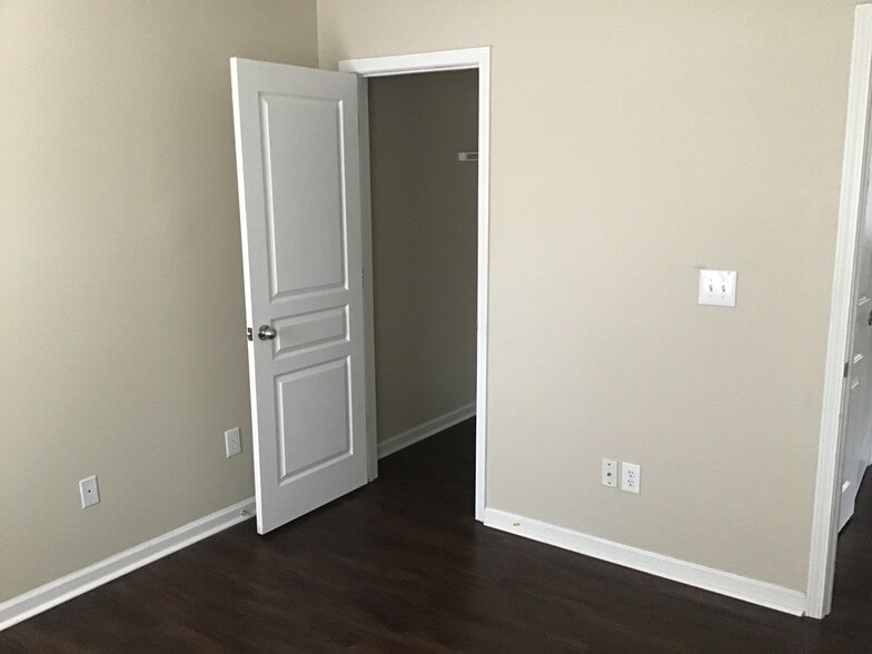 Building Photo - 15521 Crossing Gate Dr