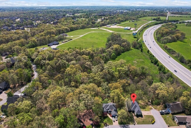 Building Photo - Spacious 3-Bedroom, 2.5 Bathroom Home in Woods Creek - Prime Bentonville Location