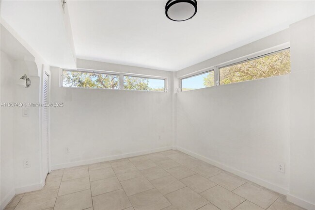 Building Photo - 50 NE 132nd Terrace