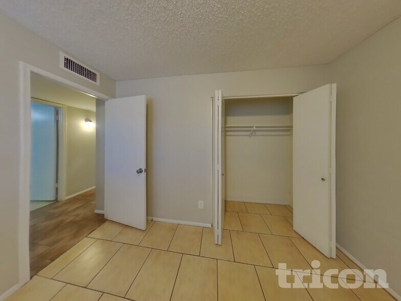 Building Photo - 3729 W North Ln