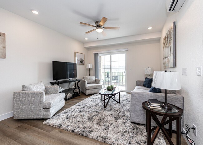 Building Photo - Westside 1 bed, 1 bath Luxury Apartment near Garden of the Gods