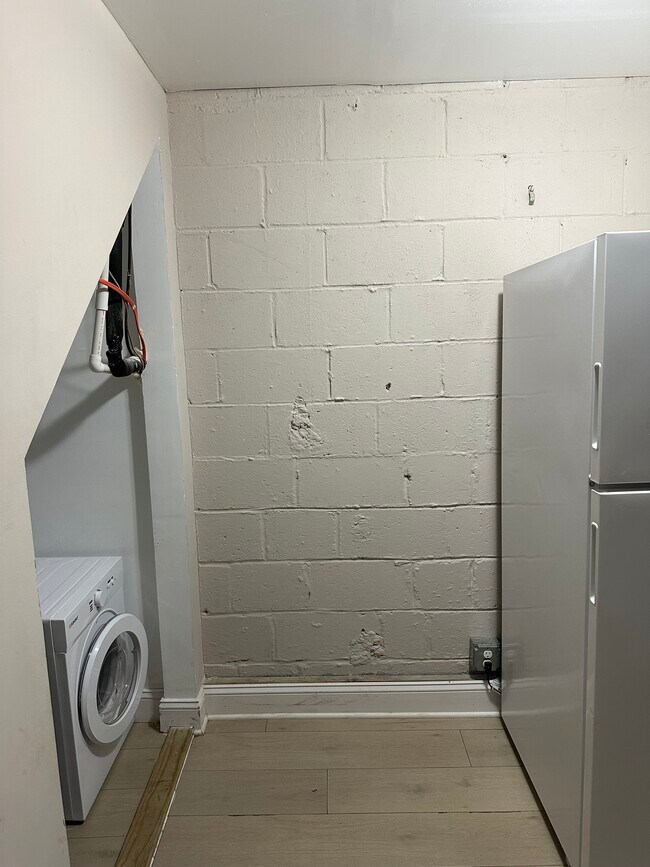 Kitchen/washer and dryer area - 120 Chappell Rd SW