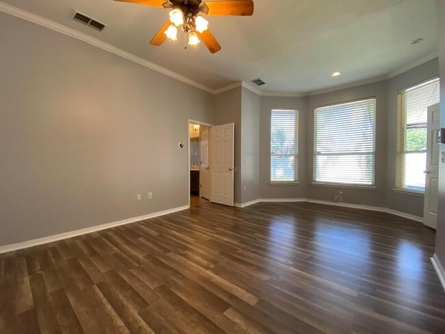 Building Photo - 10885 Piping Rock Cir