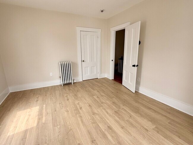 Building Photo - 39 Prospect St Ave