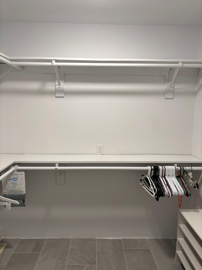 Building Photo - 60 Gingham Ln