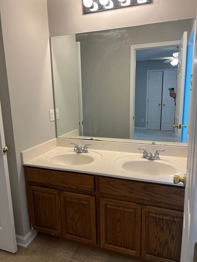 Building Photo - Lovely Bluffton Park House