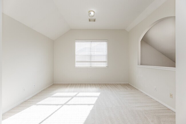 Building Photo - 910 Presley Way