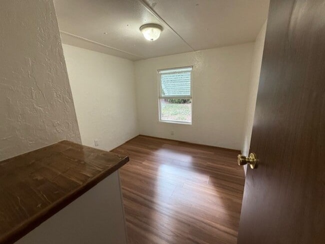 Building Photo - 3 Bedroom 2 Bath Single Wide Mobile - Cont...