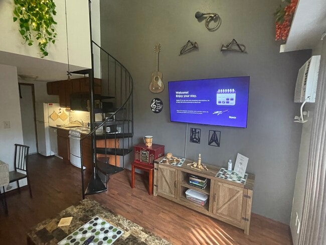 Building Photo - 803 W Springfield Ave